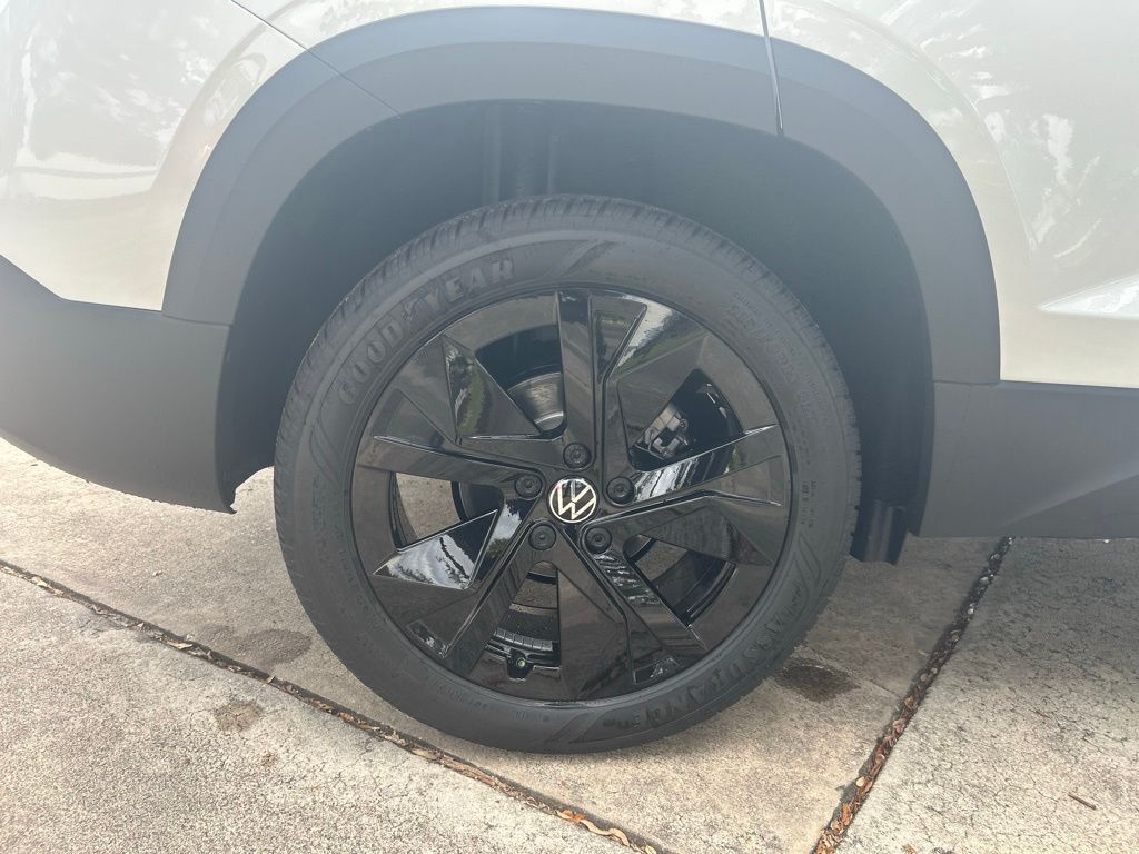 2026 Volkswagen Taos 1.5T SE Black Tampa FL