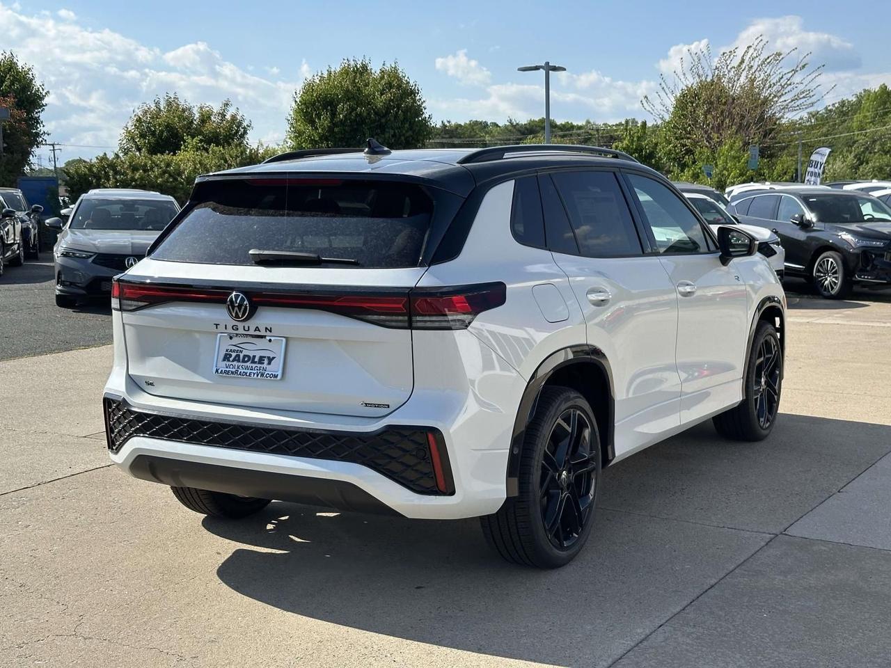 2026 Volkswagen Tiguan 2.0T SE R-Line Black