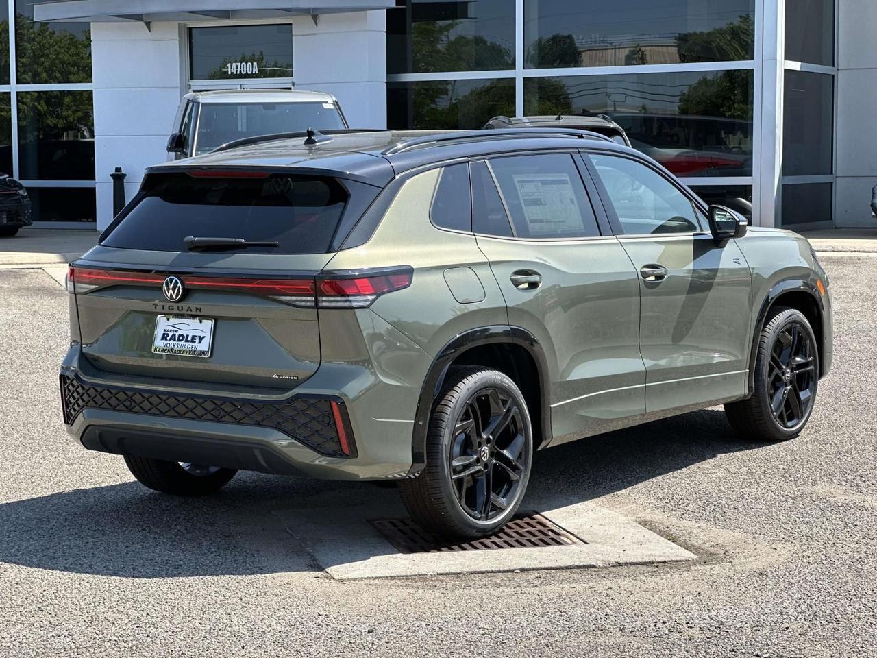 2026 Volkswagen Tiguan 2.0T SE R-Line Black