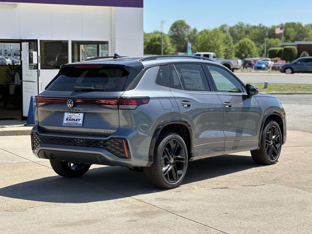 2026 Volkswagen Tiguan 2.0T SE R-Line Black