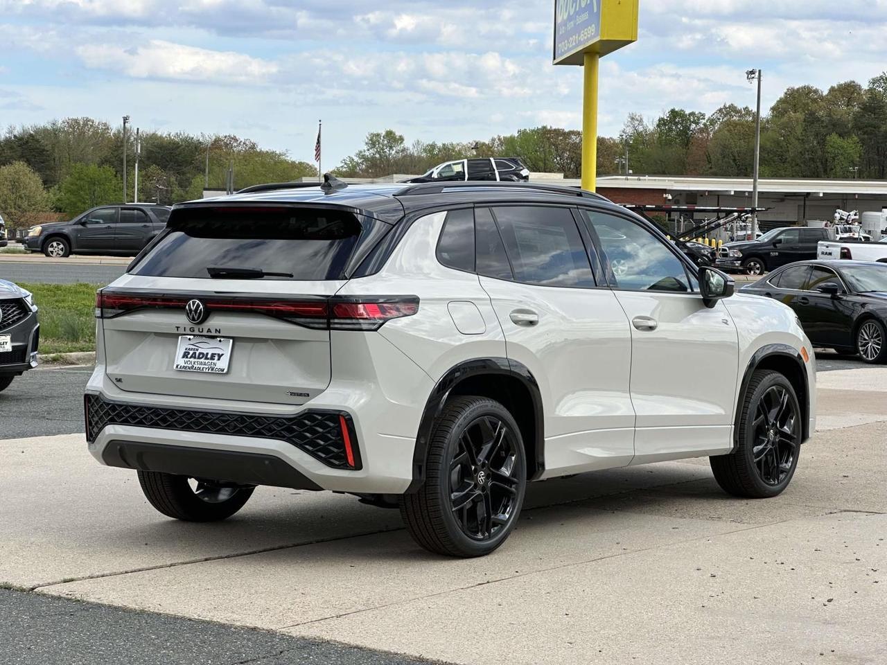 2026 Volkswagen Tiguan 2.0T SE R-Line Black