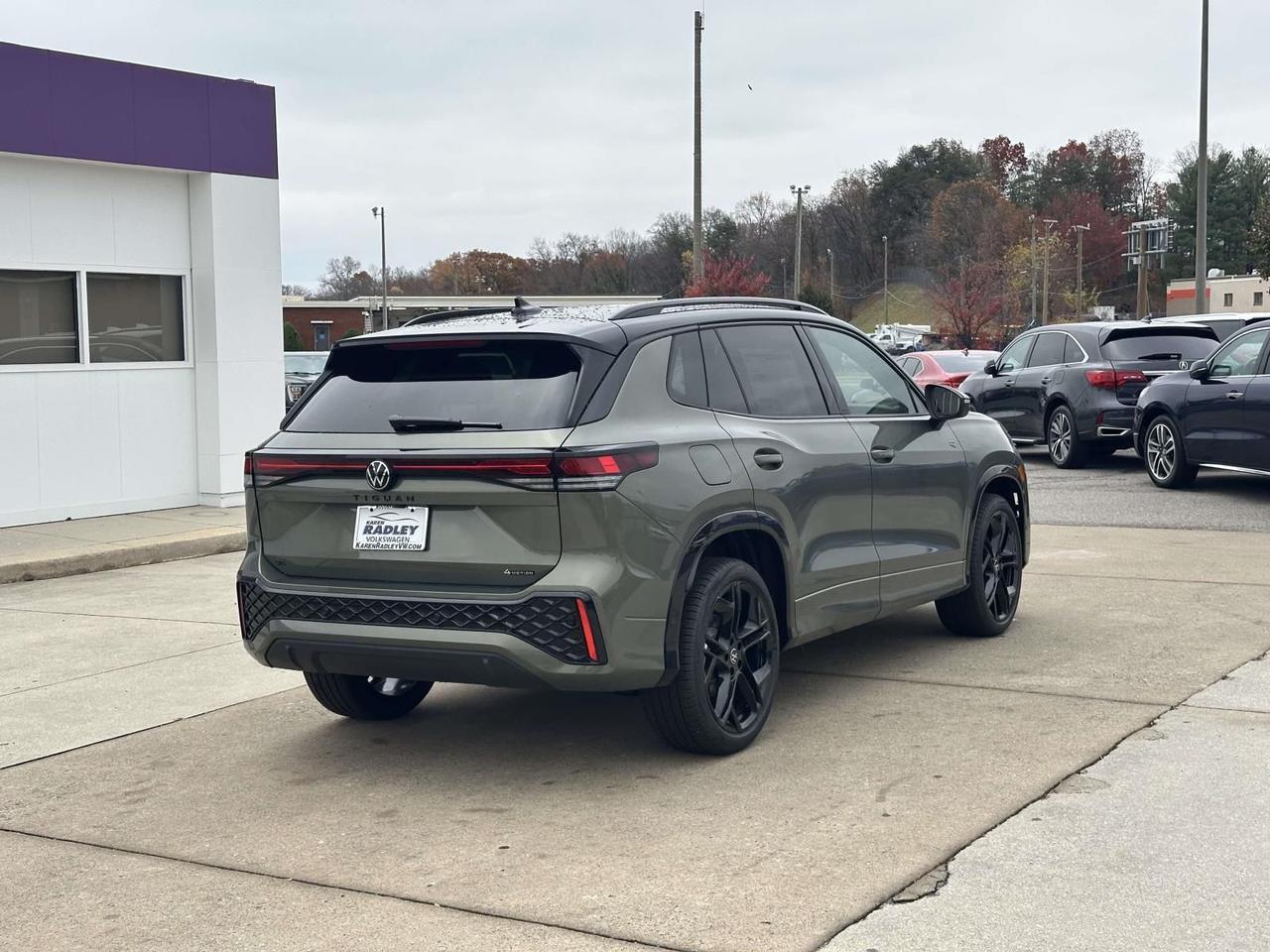 2026 Volkswagen Tiguan 2.0T SE R-Line Black