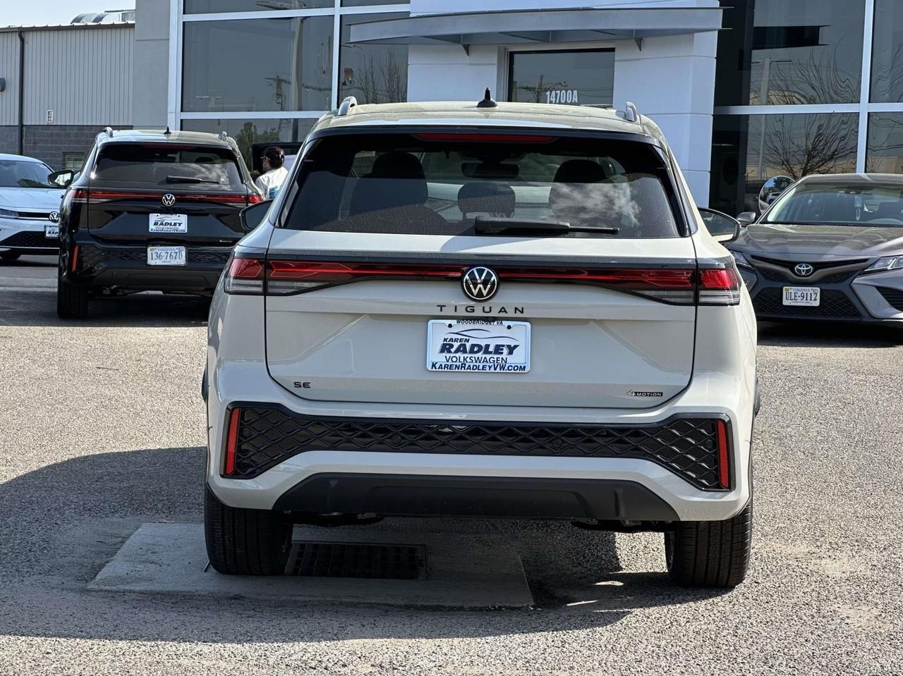 2026 Volkswagen Tiguan 2.0T SE R-Line Black