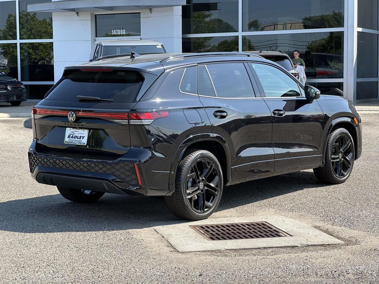 2026 Volkswagen Tiguan 2.0T SE R-Line Black