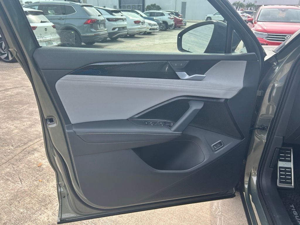 2026 Volkswagen Tiguan 2.0T SE R-Line Black Tampa FL