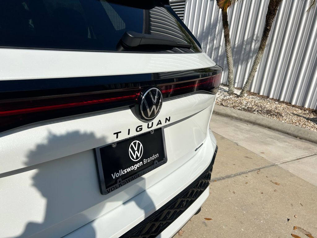 2026 Volkswagen Tiguan 2.0T SE R-Line Black Tampa FL