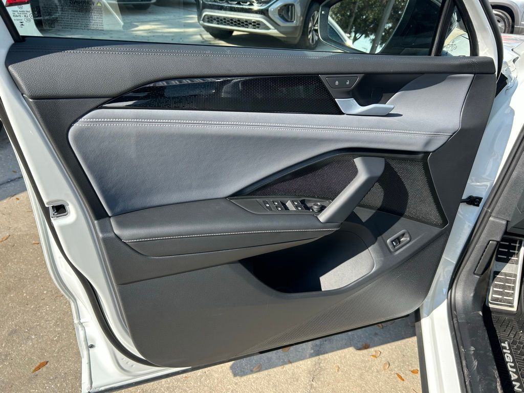 2026 Volkswagen Tiguan 2.0T SE R-Line Black Tampa FL