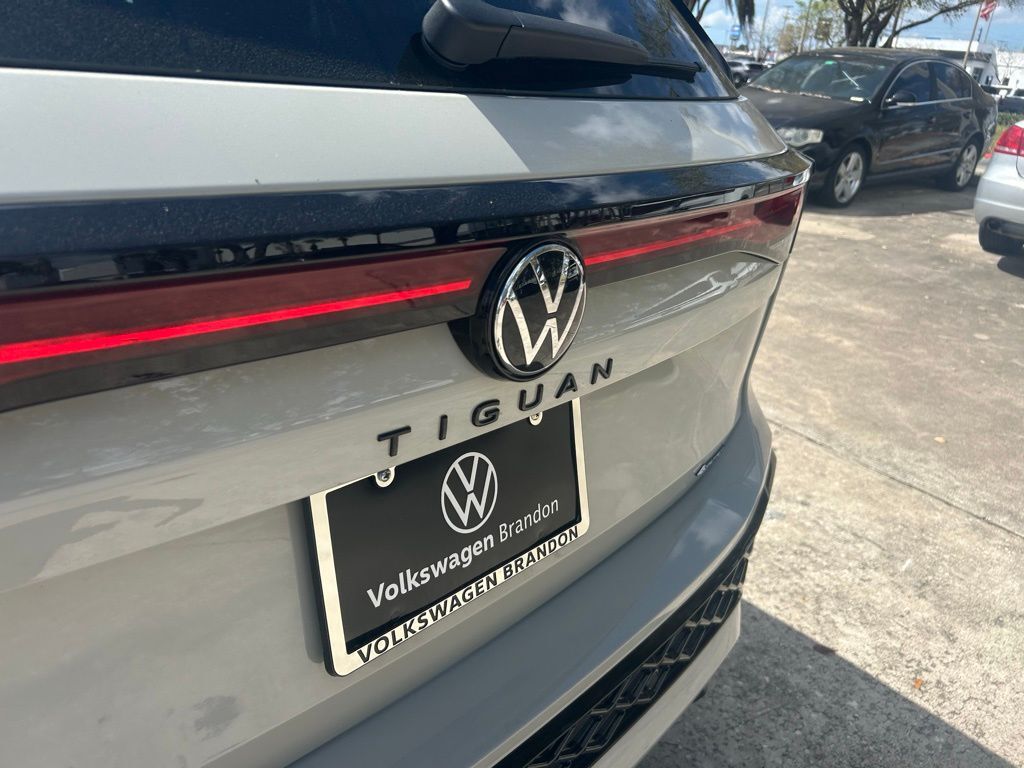 2026 Volkswagen Tiguan 2.0T SE R-Line Black Tampa FL