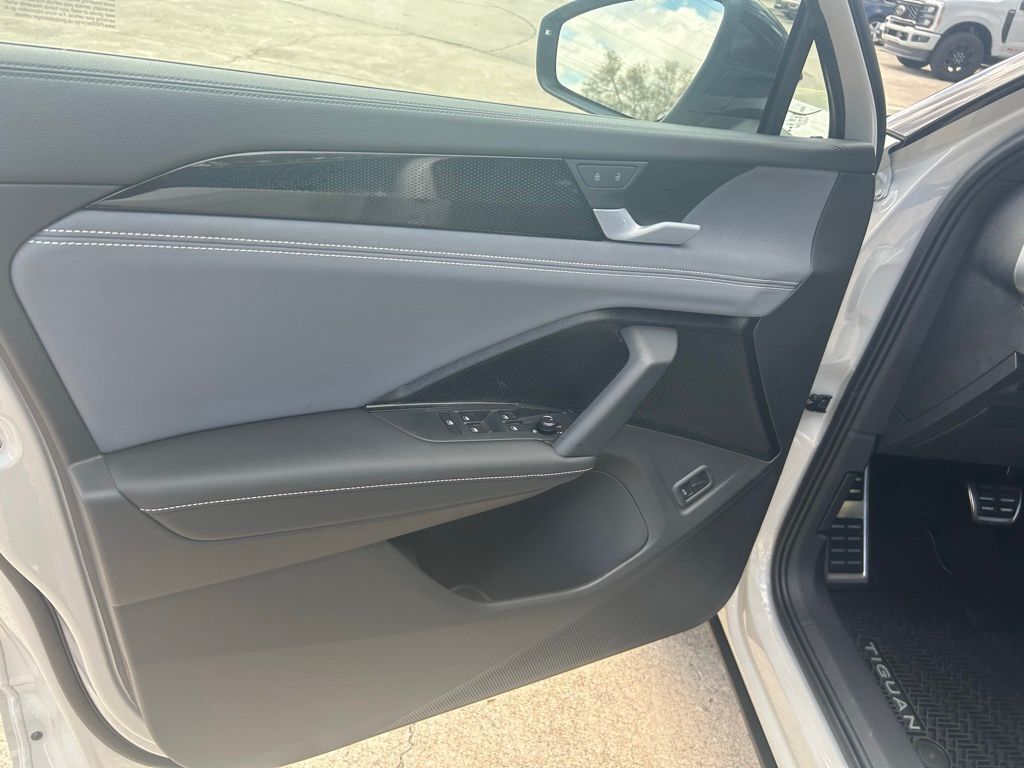 2026 Volkswagen Tiguan 2.0T SE R-Line Black Tampa FL