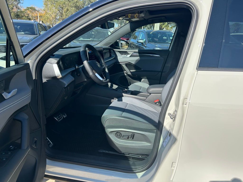 2026 Volkswagen Tiguan 2.0T SE R-Line Black Tampa FL