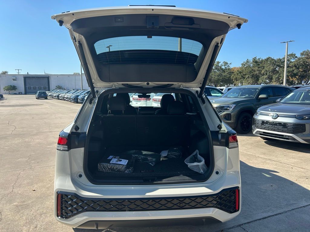 2026 Volkswagen Tiguan 2.0T SE R-Line Black Tampa FL