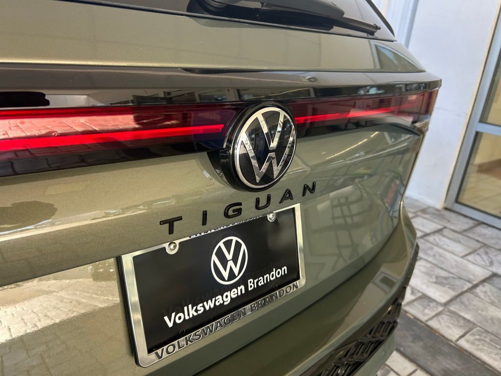 2026 Volkswagen Tiguan 2.0T SE R-Line Black Tampa FL
