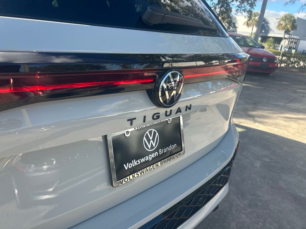 2026 Volkswagen Tiguan 2.0T SE R-Line Black Tampa FL