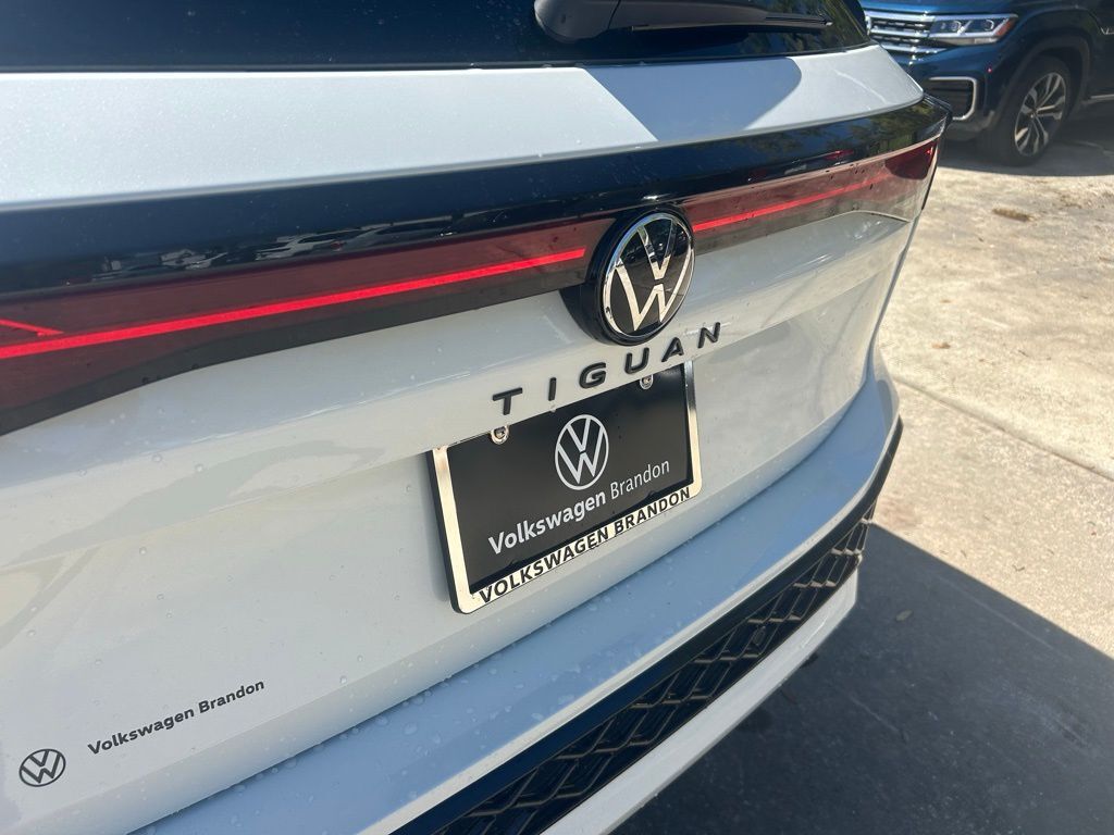 2026 Volkswagen Tiguan 2.0T SE R-Line Black Tampa FL