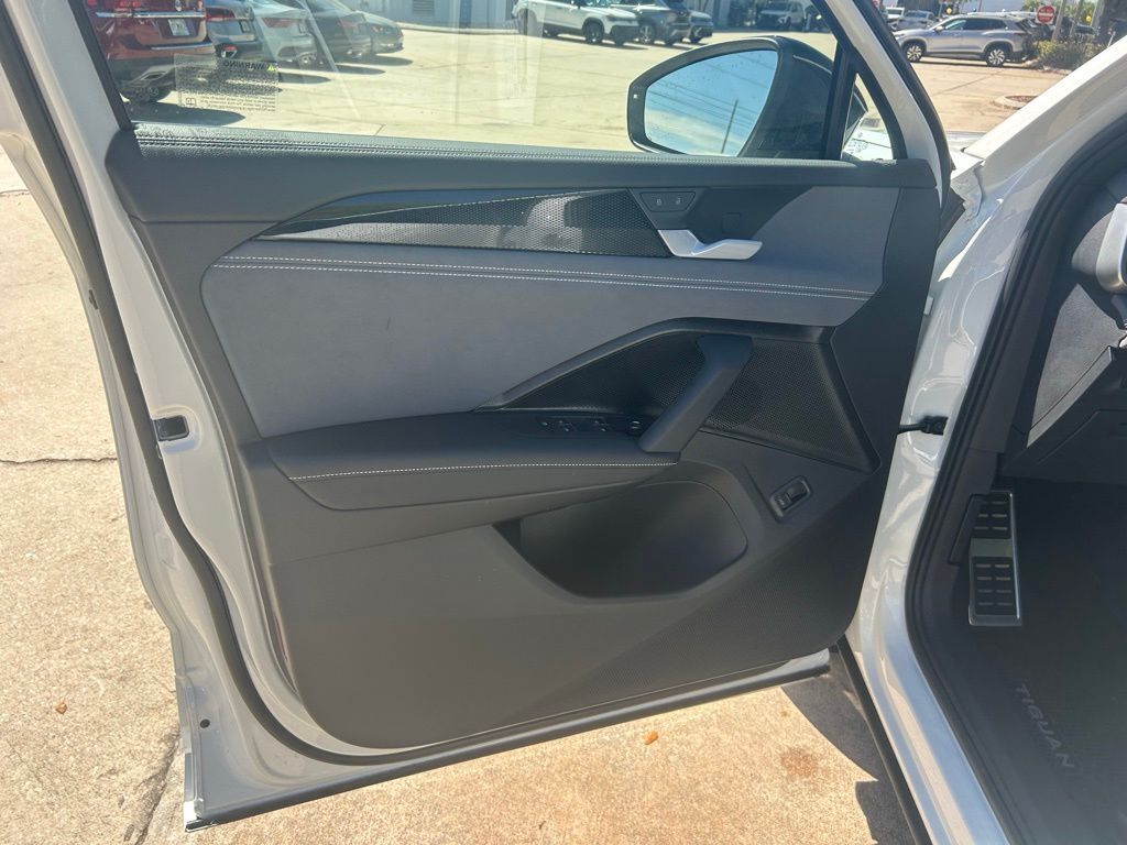 2026 Volkswagen Tiguan 2.0T SE R-Line Black Tampa FL