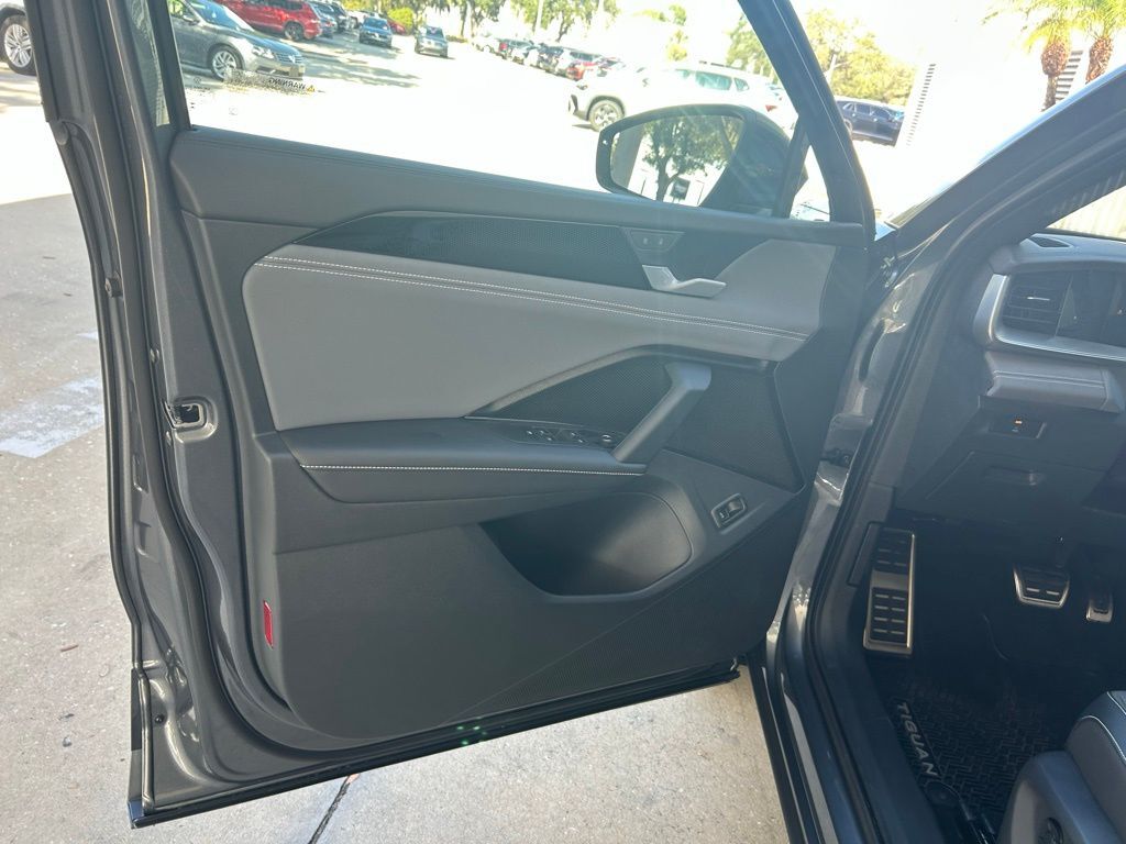 2026 Volkswagen Tiguan 2.0T SE R-Line Black Tampa FL