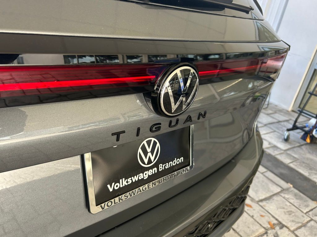 2026 Volkswagen Tiguan 2.0T SE R-Line Black Tampa FL