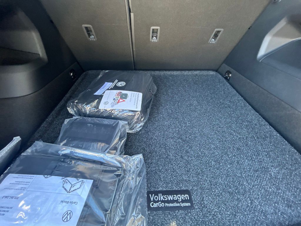 2026 Volkswagen Tiguan 2.0T SE R-Line Black Tampa FL