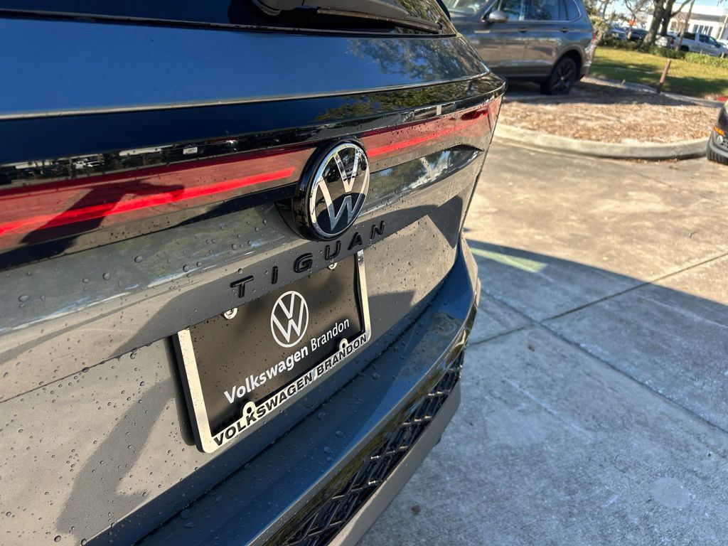 2026 Volkswagen Tiguan 2.0T SE R-Line Black Tampa FL