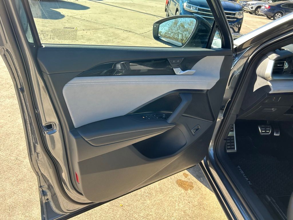 2026 Volkswagen Tiguan 2.0T SE R-Line Black Tampa FL