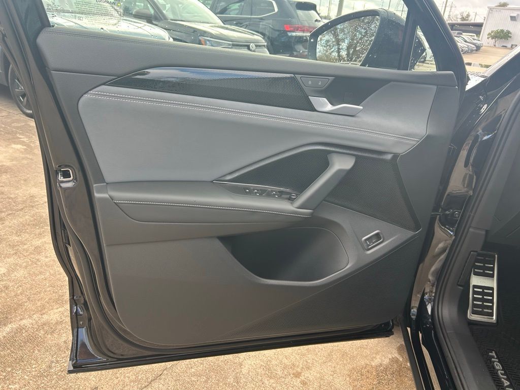 2026 Volkswagen Tiguan 2.0T SE R-Line Black Tampa FL