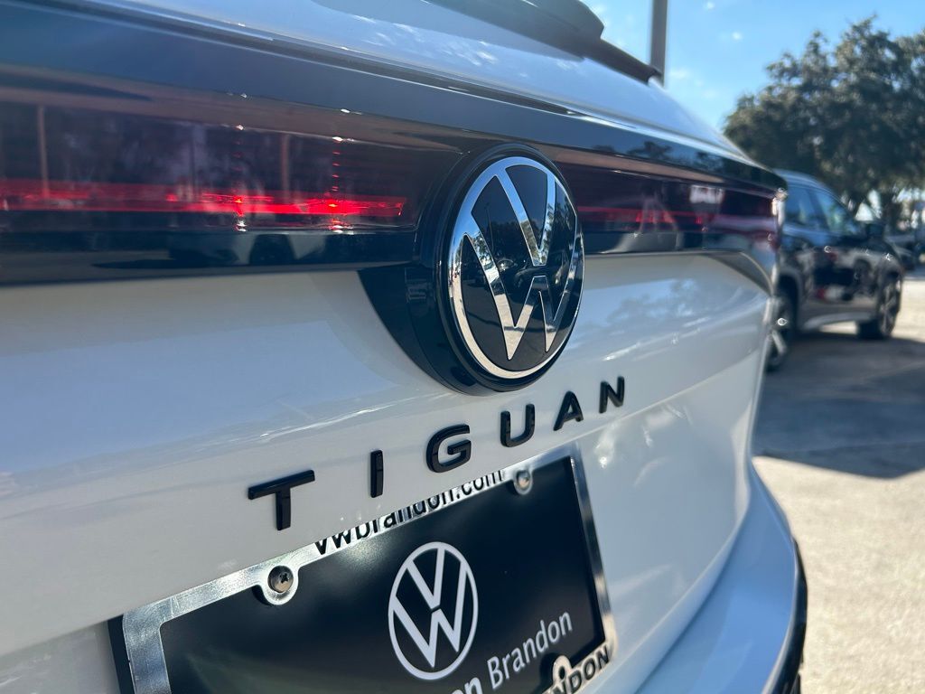 2026 Volkswagen Tiguan 2.0T SE R-Line Black Tampa FL