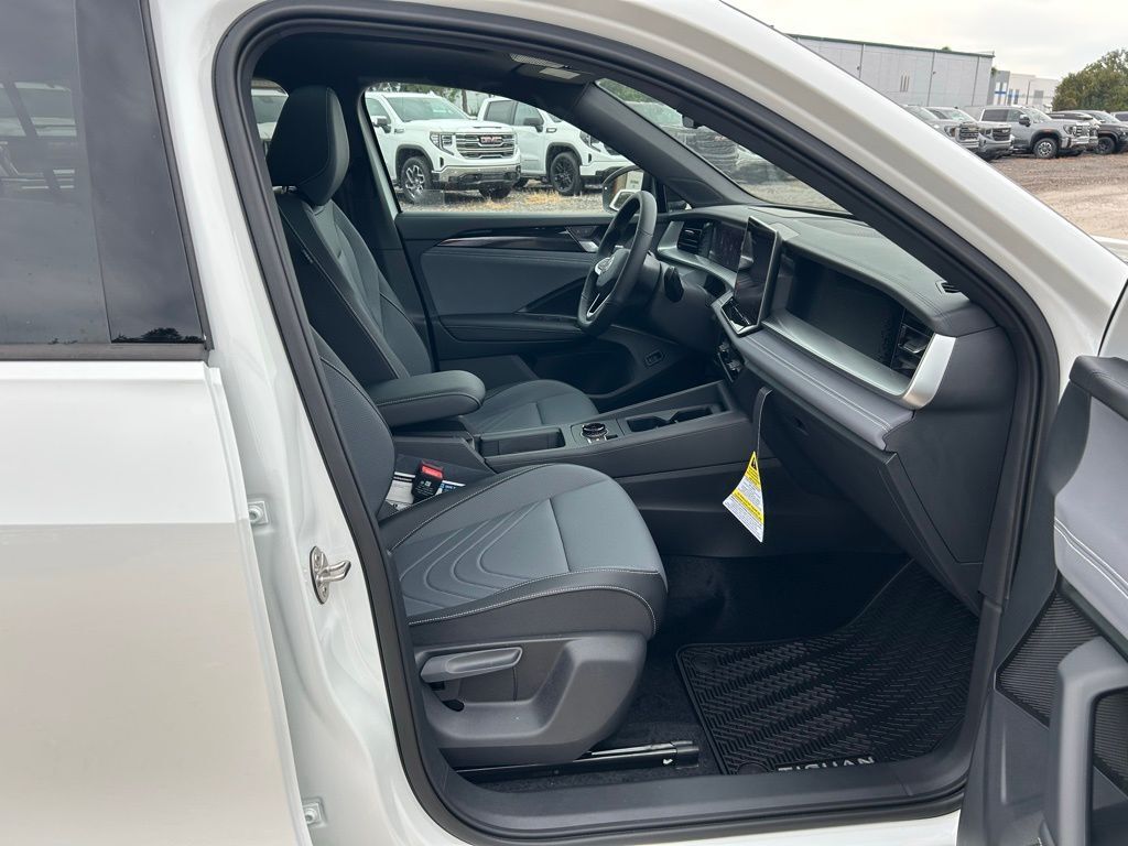 2026 Volkswagen Tiguan 2.0T SE R-Line Black Tampa FL