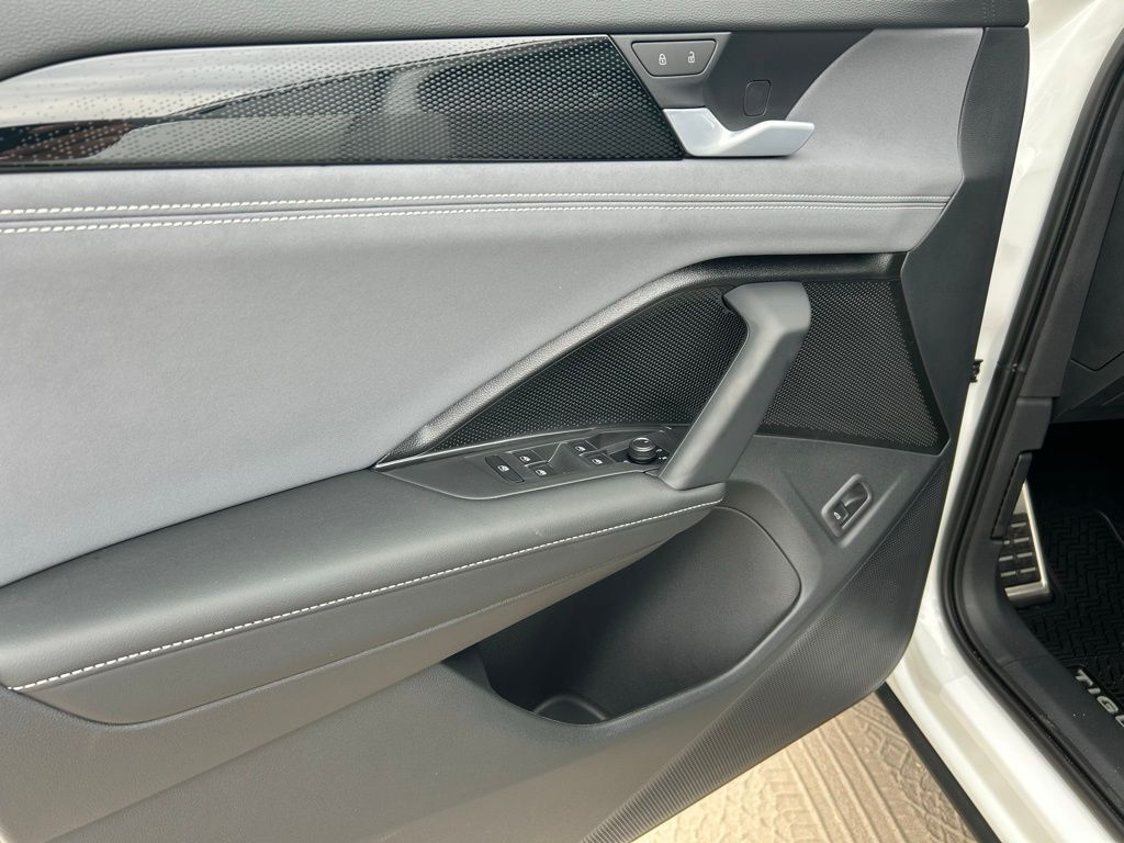 2026 Volkswagen Tiguan 2.0T SE R-Line Black Tampa FL