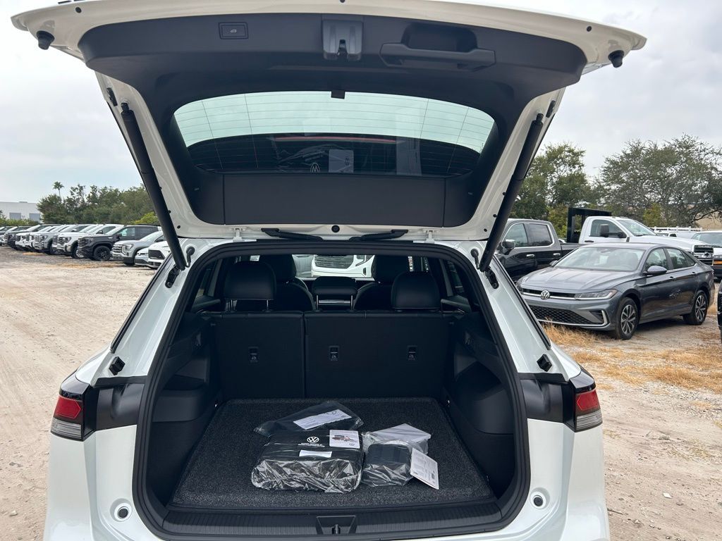 2026 Volkswagen Tiguan 2.0T SE R-Line Black Tampa FL