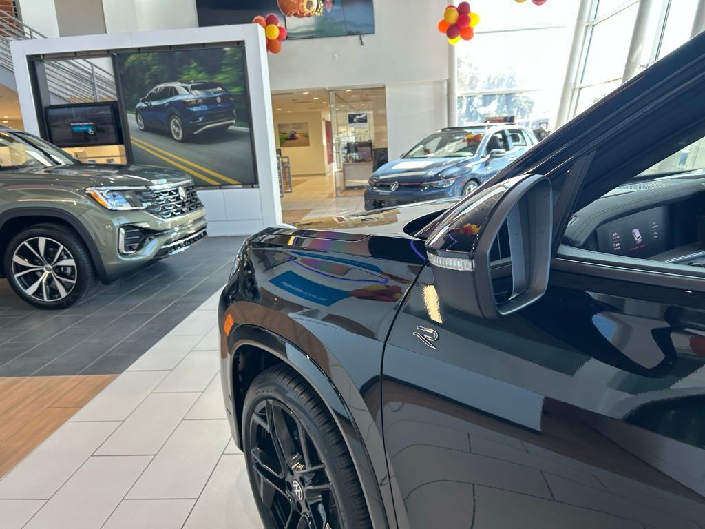 2026 Volkswagen Tiguan 2.0T SE R-Line Black Tampa FL