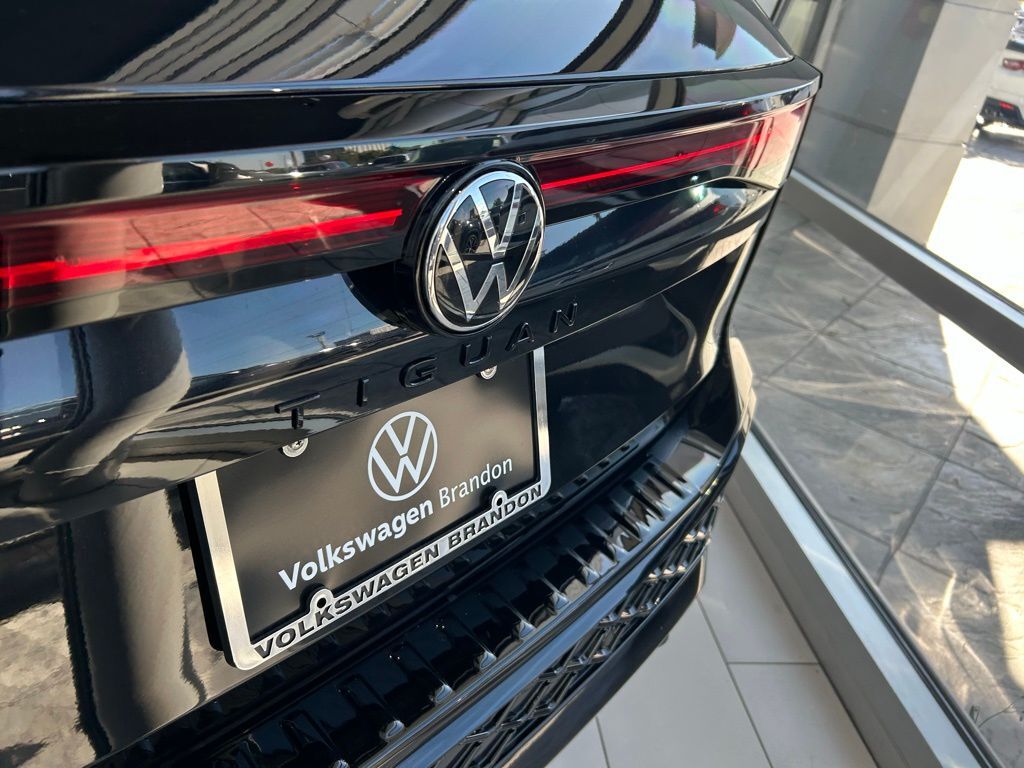 2026 Volkswagen Tiguan 2.0T SE R-Line Black Tampa FL