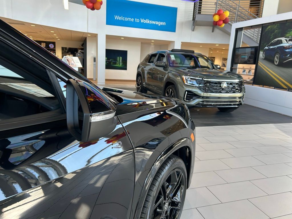 2026 Volkswagen Tiguan 2.0T SE R-Line Black Tampa FL