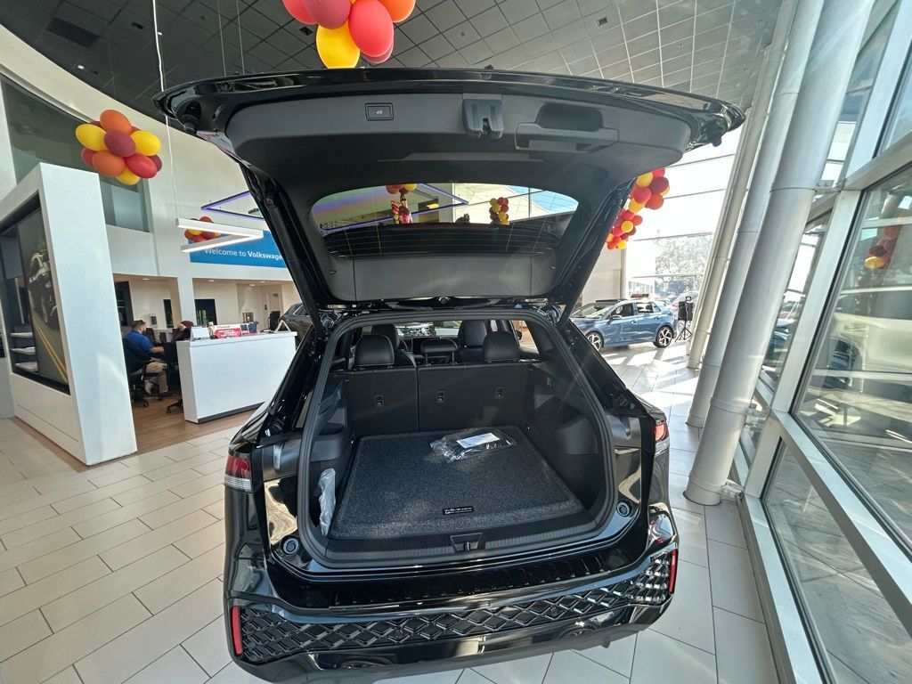 2026 Volkswagen Tiguan 2.0T SE R-Line Black Tampa FL