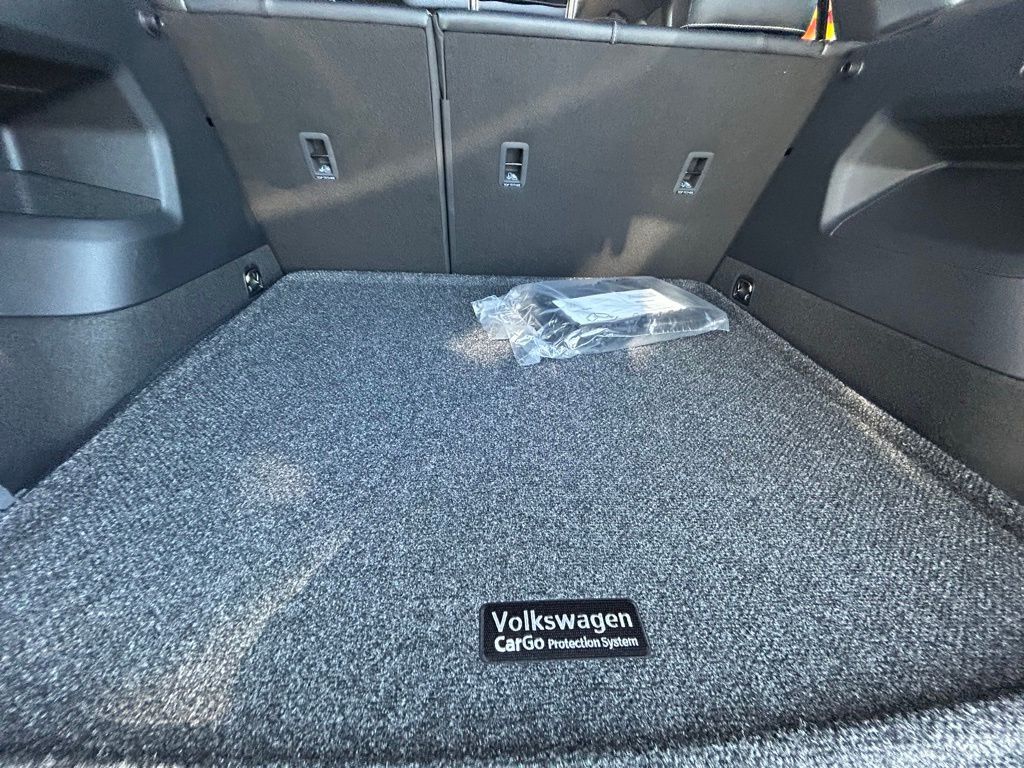 2026 Volkswagen Tiguan 2.0T SE R-Line Black Tampa FL