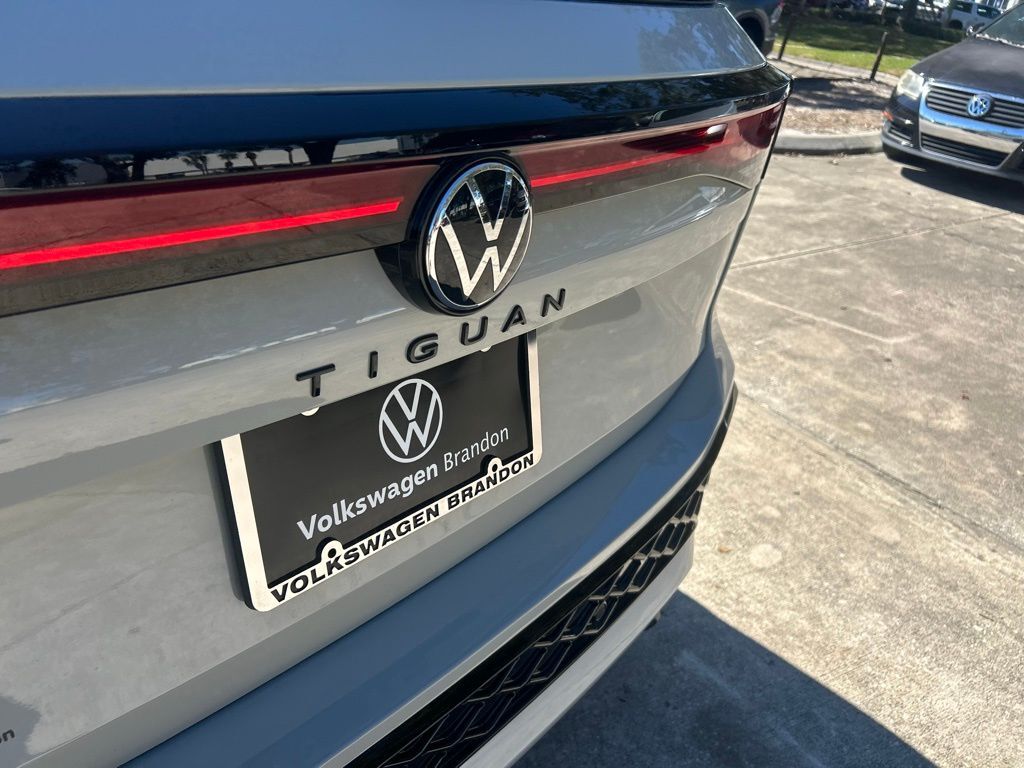 2026 Volkswagen Tiguan 2.0T SE R-Line Black Tampa FL