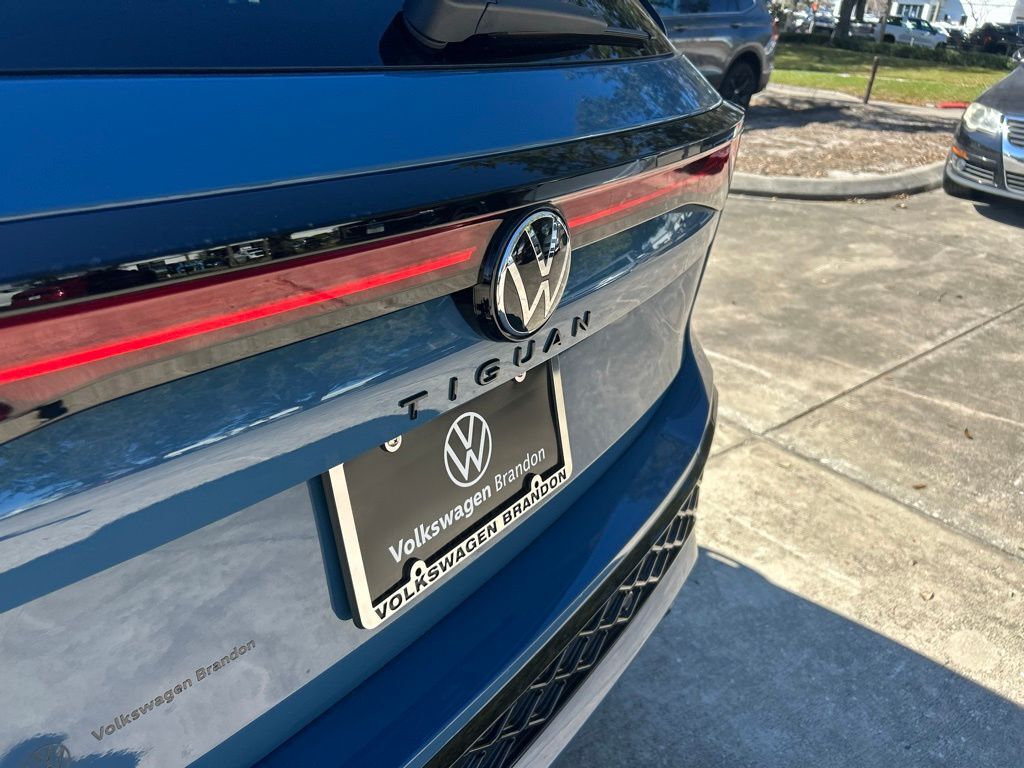 2026 Volkswagen Tiguan 2.0T SE R-Line Black Tampa FL