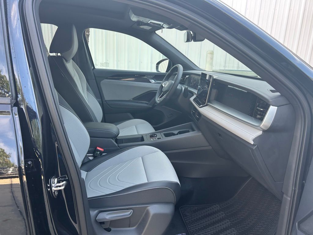 2026 Volkswagen Tiguan 2.0T SE R-Line Black Tampa FL