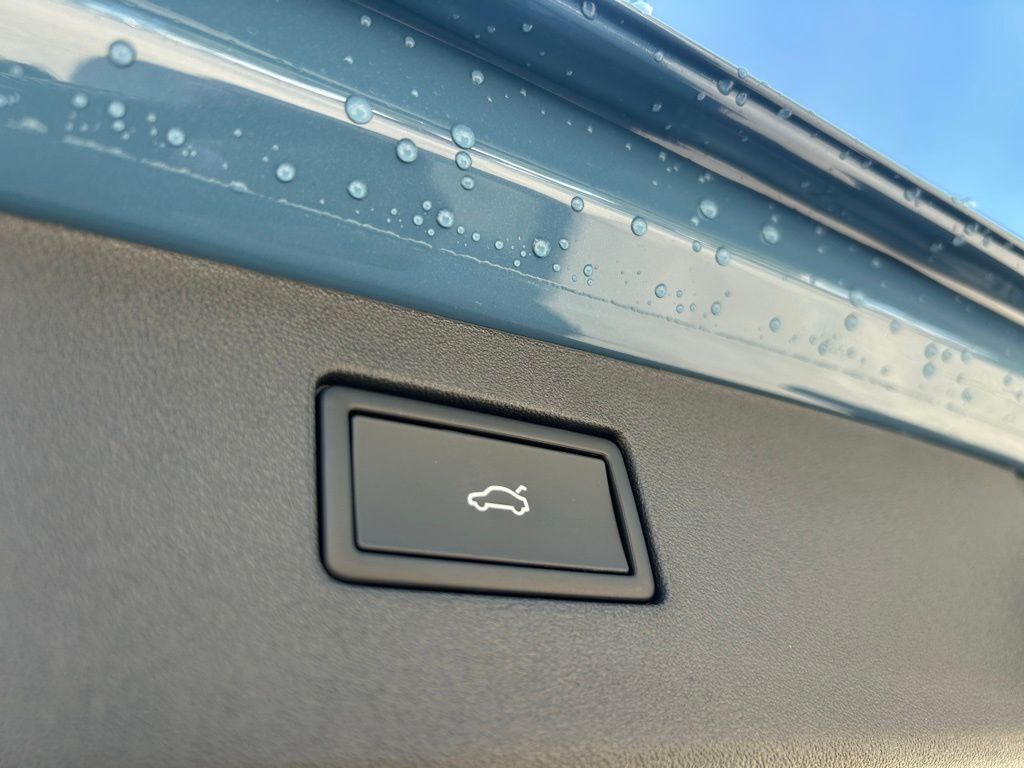 2026 Volkswagen Tiguan 2.0T SE R-Line Black Tampa FL