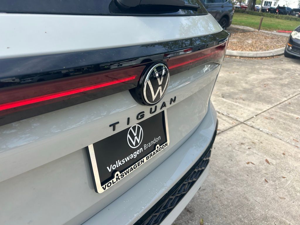 2026 Volkswagen Tiguan 2.0T SE R-Line Black Tampa FL