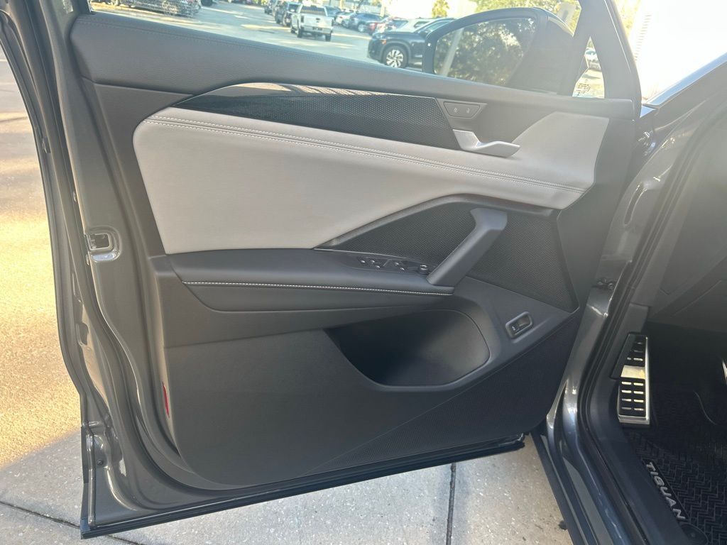 2026 Volkswagen Tiguan 2.0T SE R-Line Black Tampa FL