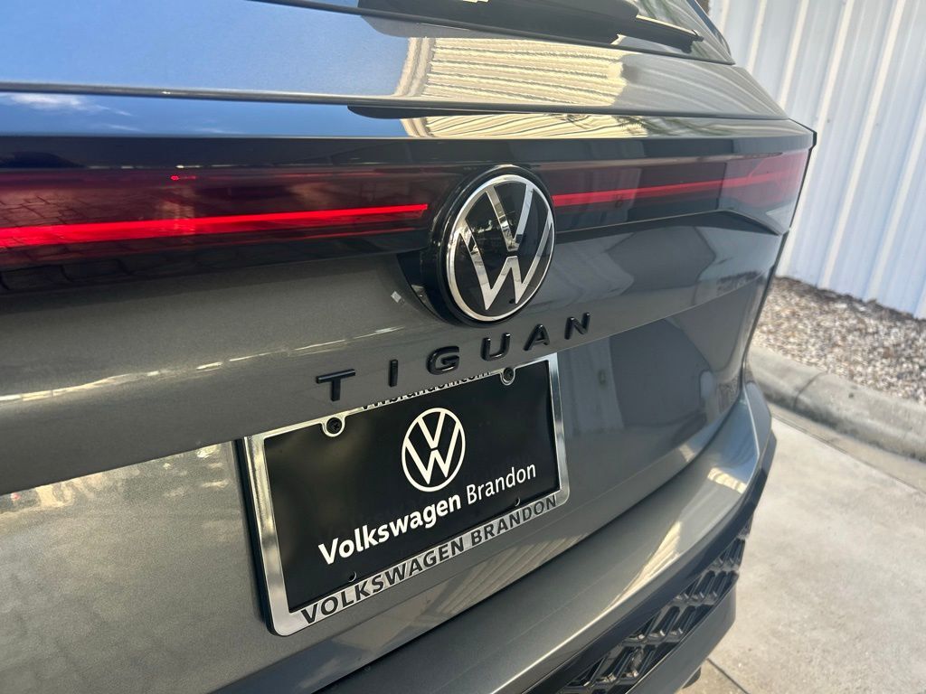2026 Volkswagen Tiguan 2.0T SE R-Line Black Tampa FL
