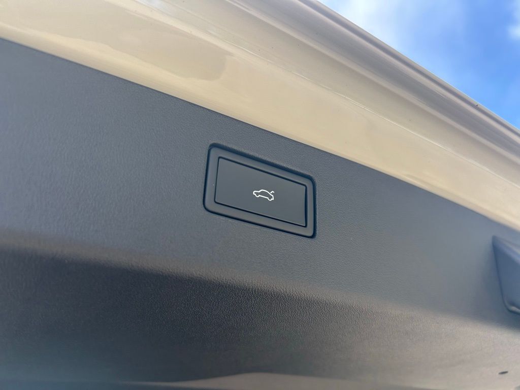 2026 Volkswagen Tiguan 2.0T SE R-Line Black Tampa FL