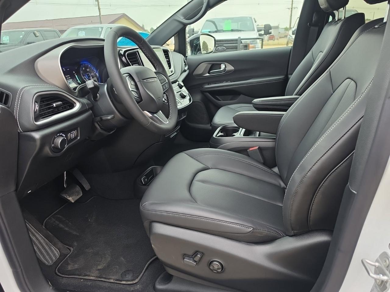 2027 Chrysler Pacifica Select Watertown SD 2027 Chrysler Pacifica Select Watertown SD