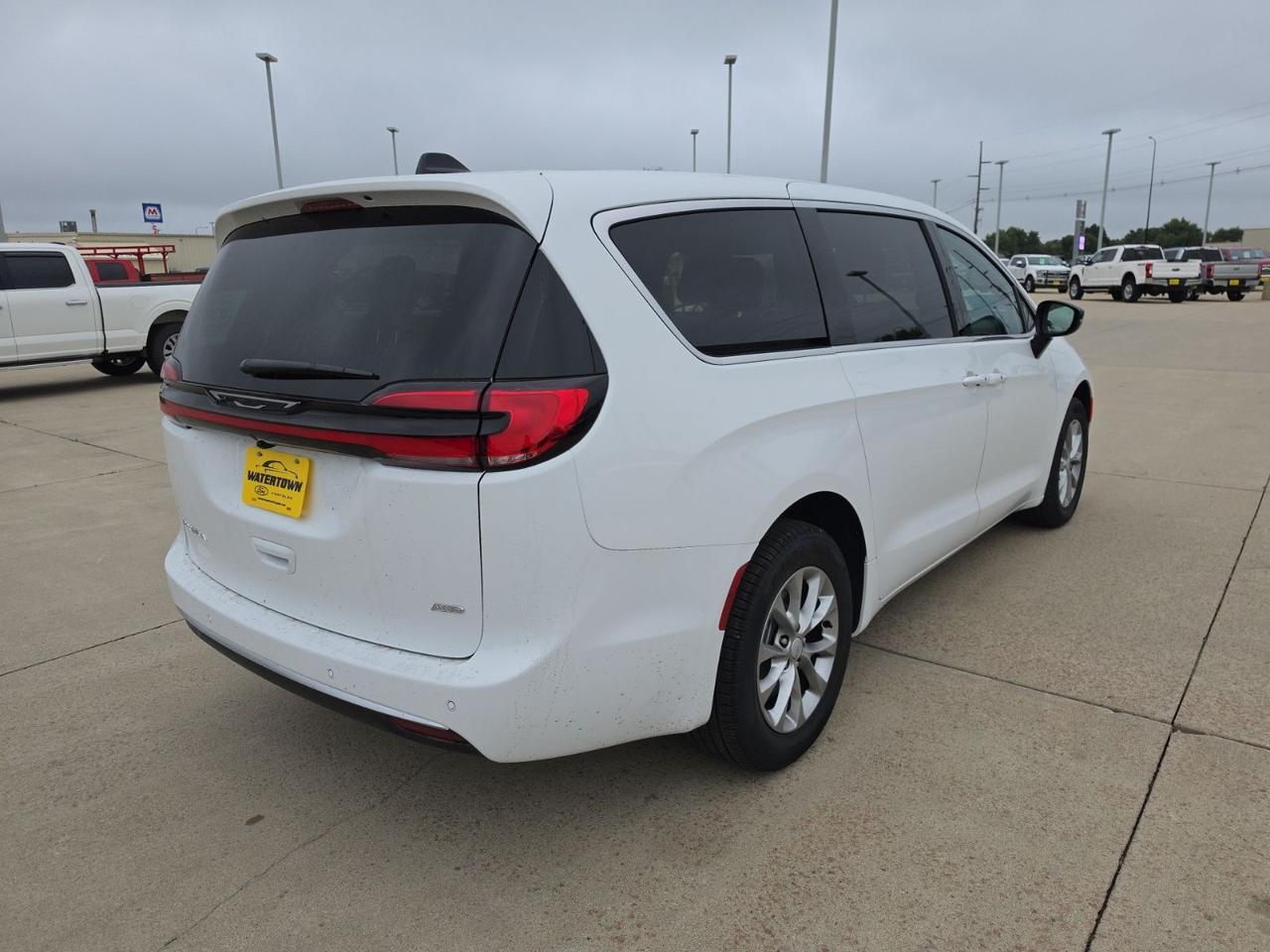 2027 Chrysler Pacifica Select Watertown SD 2027 Chrysler Pacifica Select Watertown SD