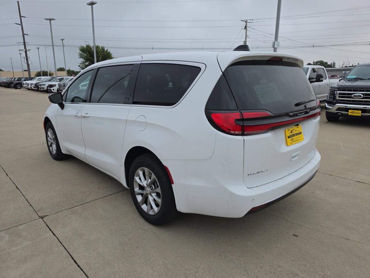 2027 Chrysler Pacifica Select Watertown SD 2027 Chrysler Pacifica Select Watertown SD
