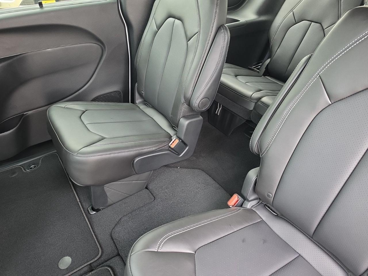 2027 Chrysler Pacifica Select Watertown SD 2027 Chrysler Pacifica Select Watertown SD