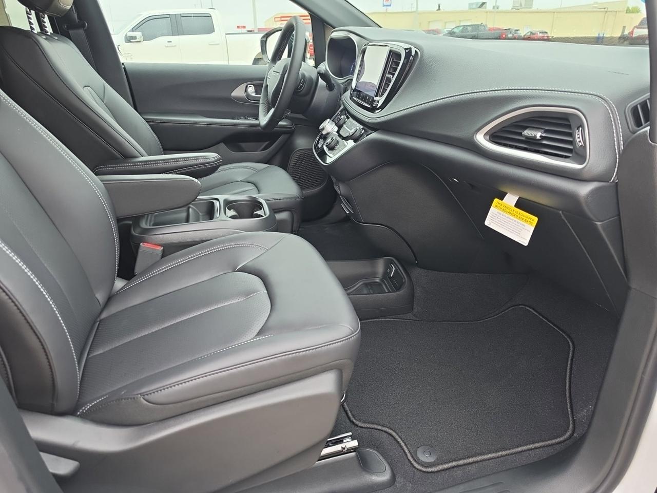 2027 Chrysler Pacifica Select Watertown SD 2027 Chrysler Pacifica Select Watertown SD