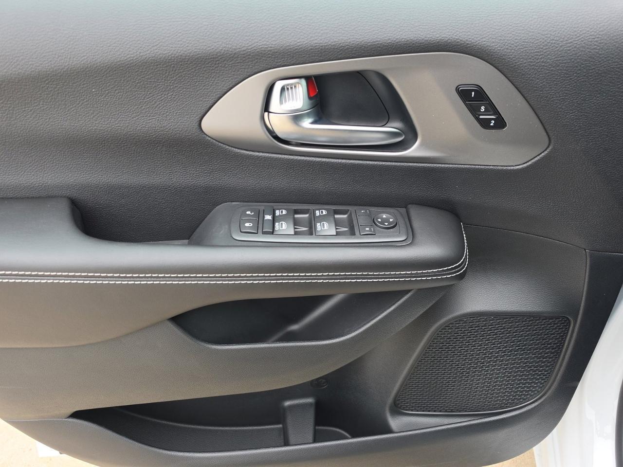 2027 Chrysler Pacifica Select Watertown SD 2027 Chrysler Pacifica Select Watertown SD
