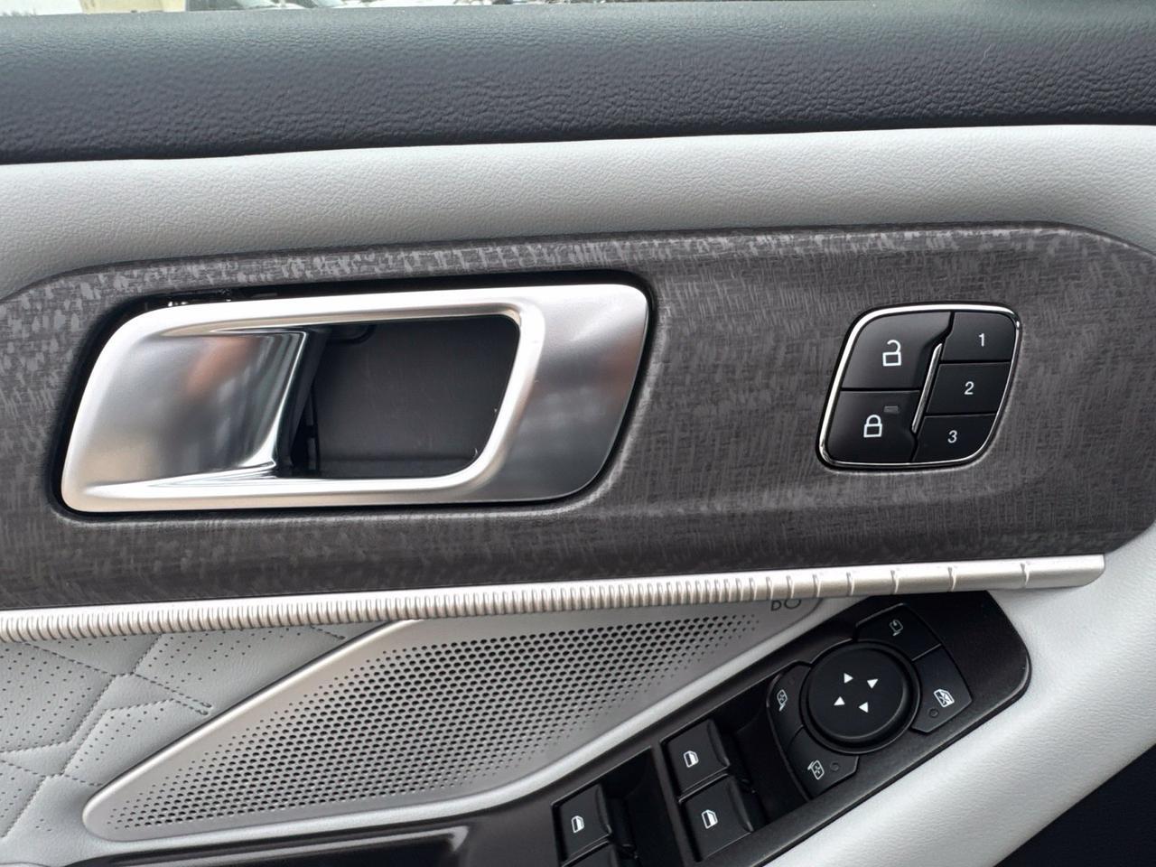 2027 Ford Explorer Platinum Watertown SD 2027 Ford Explorer Platinum Watertown SD