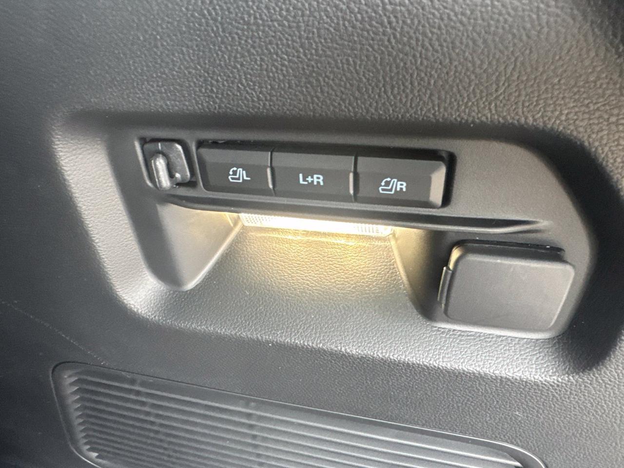2027 Ford Explorer ST Watertown SD 2027 Ford Explorer ST Watertown SD